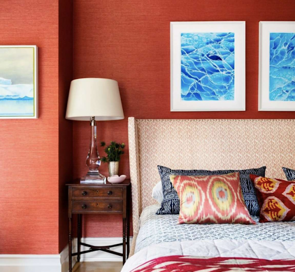 Warna Berani: Gunakan warna-warna berani seperti biru muda atau merah untuk tampilan menarik